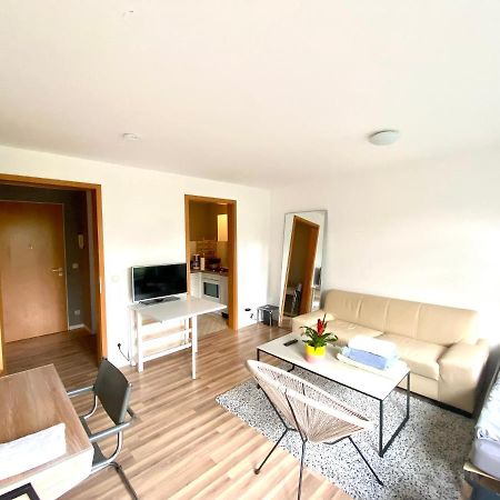 Ber, Quiet, Green, View, Near Terminal, Berlin Parking 쇼네펠드 외부 사진